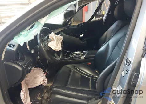 2015 Mercedes-Benz C 300 4Matic z USA, uszkodzony, nr VIN 55SWF4KB3FU016152